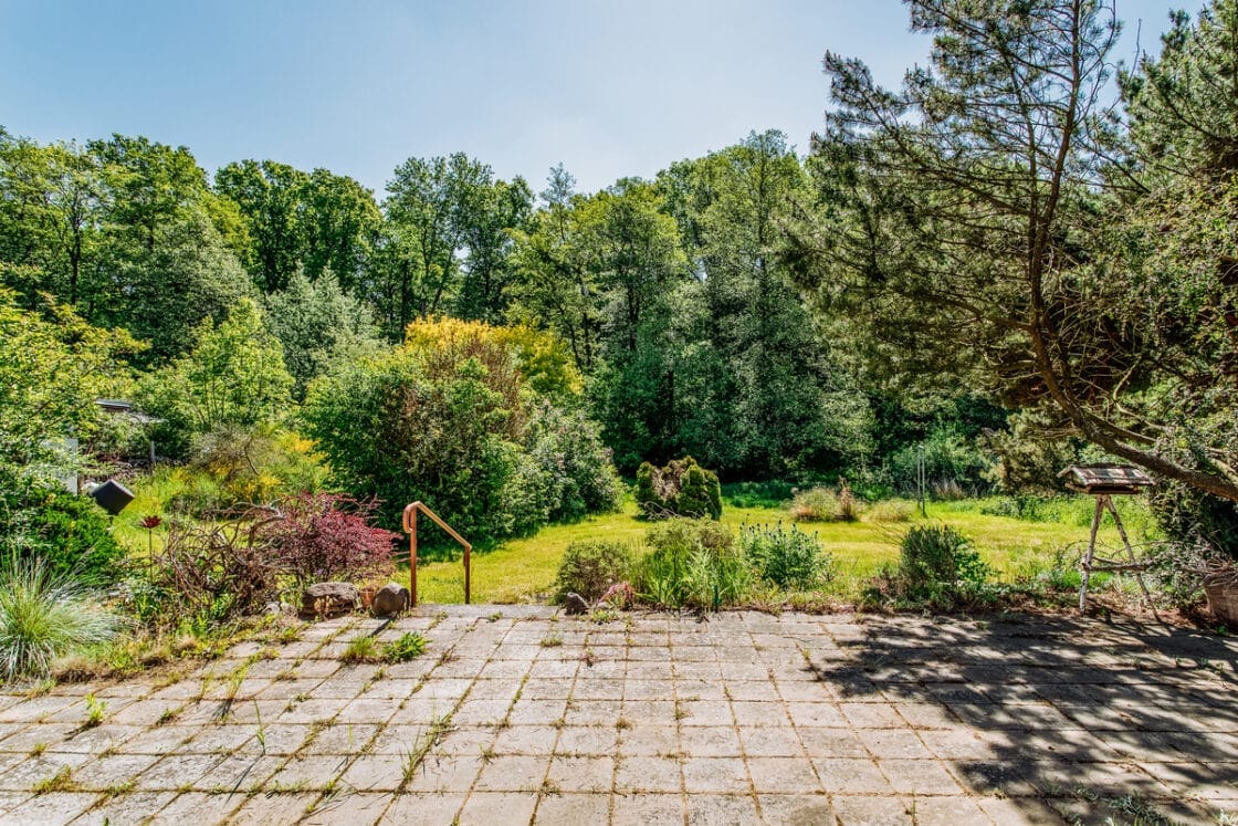 An einem Bach gelegen und mit Ferienhaus - Idyllisches Feriengrundstück in Rehfelde - Blick von der Terrasse